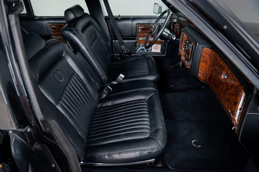 1992 Cadillac Brougham - Image 26 of 31