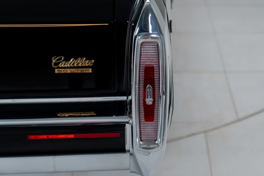 1992 Cadillac Brougham - Image 17 of 31