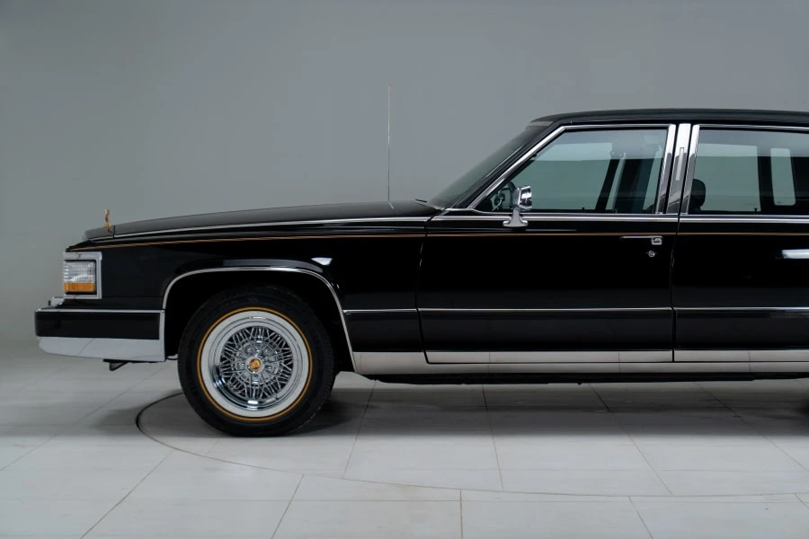 1992 Cadillac Brougham - Image 13 of 31