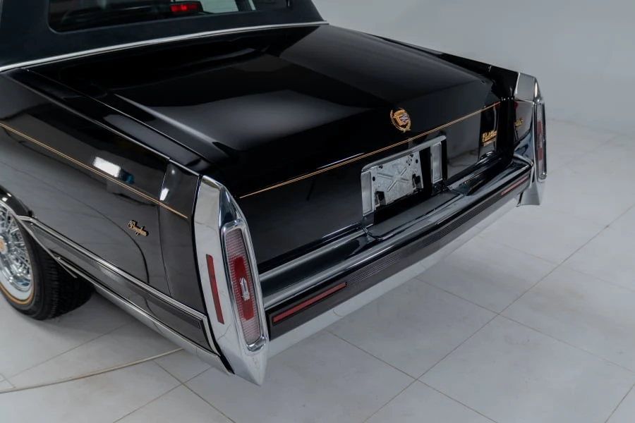1992 Cadillac Brougham - Image 18 of 31