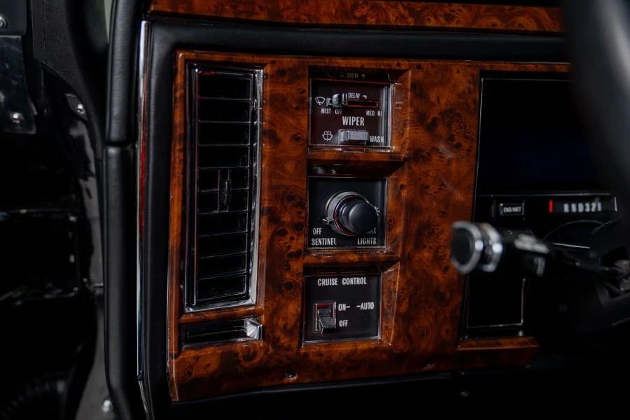 1992 Cadillac Brougham - Image 30 of 31