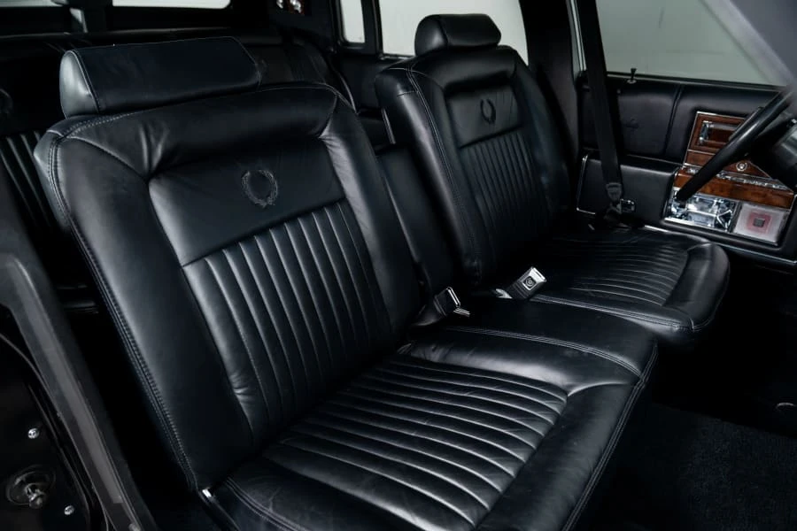 1992 Cadillac Brougham - Image 23 of 31