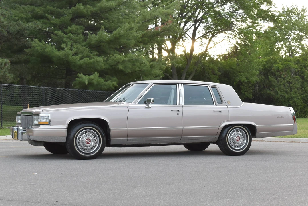 1992 Cadillac Brougham - Image 17 of 31
