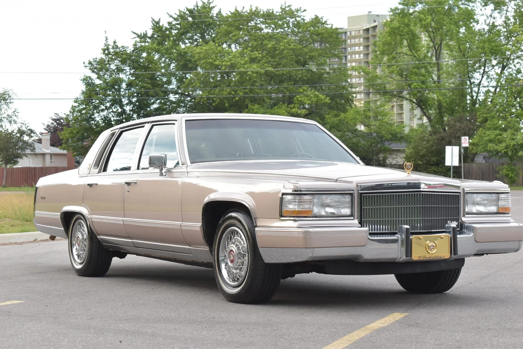 1992 Cadillac Brougham - Image 9 of 31