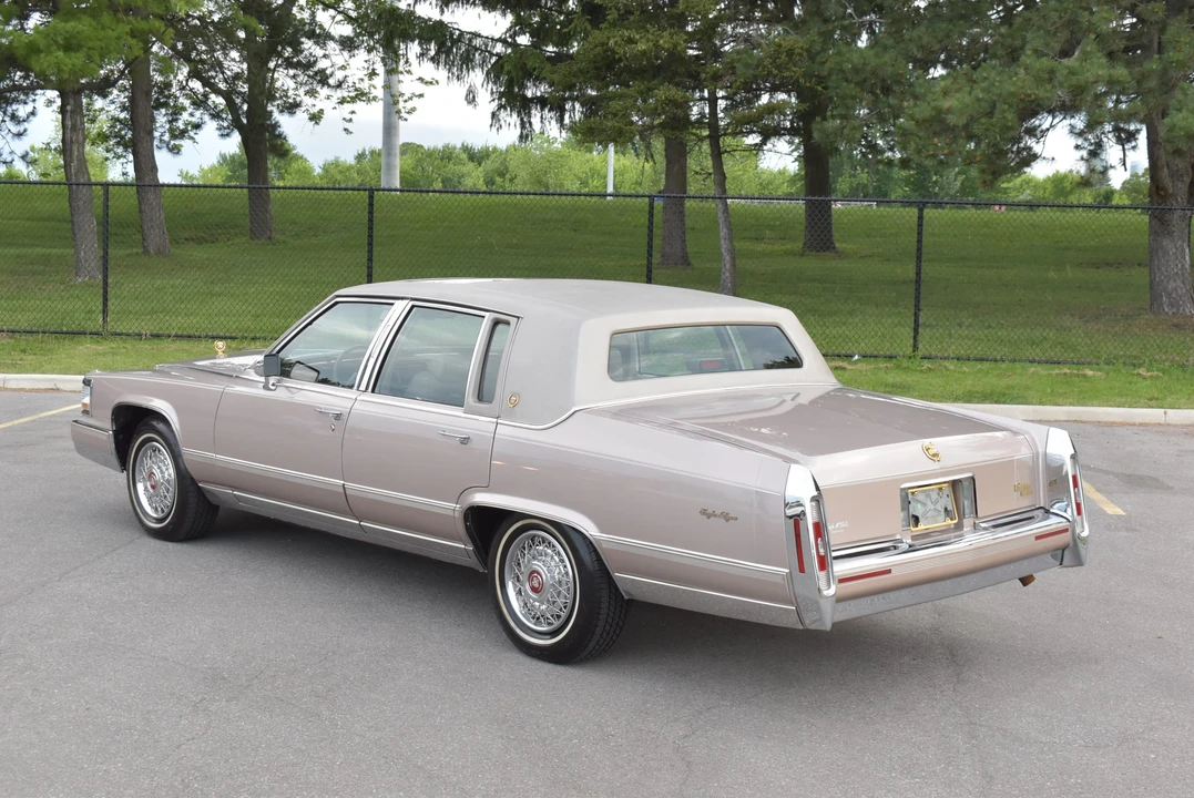 1992 Cadillac Brougham - Image 15 of 31