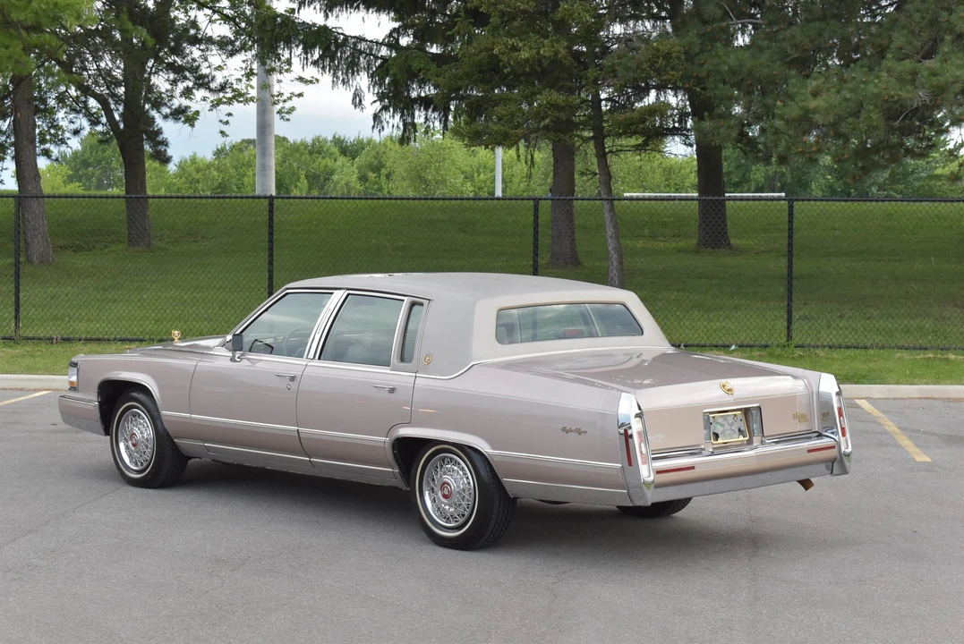 1992 Cadillac Brougham - Image 16 of 31