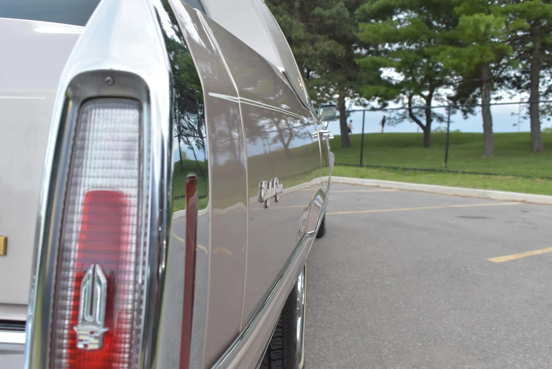 1992 Cadillac Brougham - Image 30 of 31
