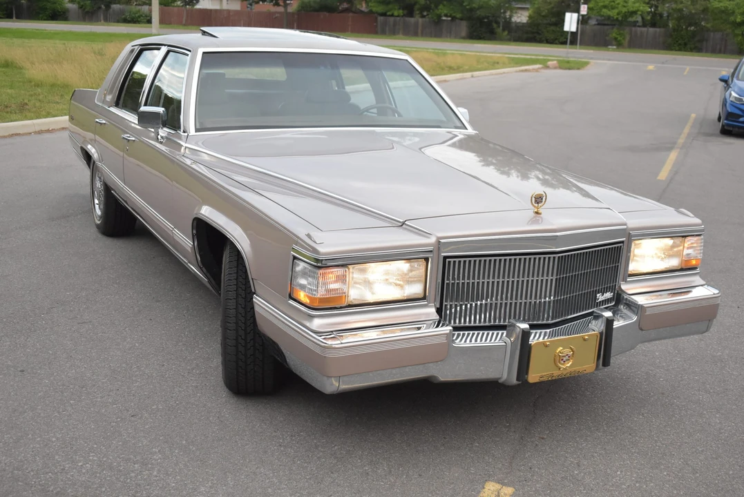 1992 Cadillac Brougham - Image 8 of 31