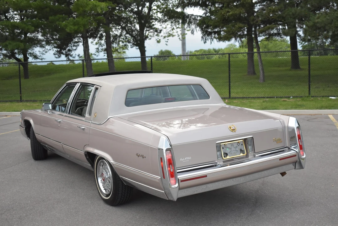 1992 Cadillac Brougham - Image 13 of 31