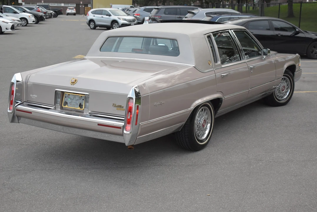 1992 Cadillac Brougham - Image 20 of 31