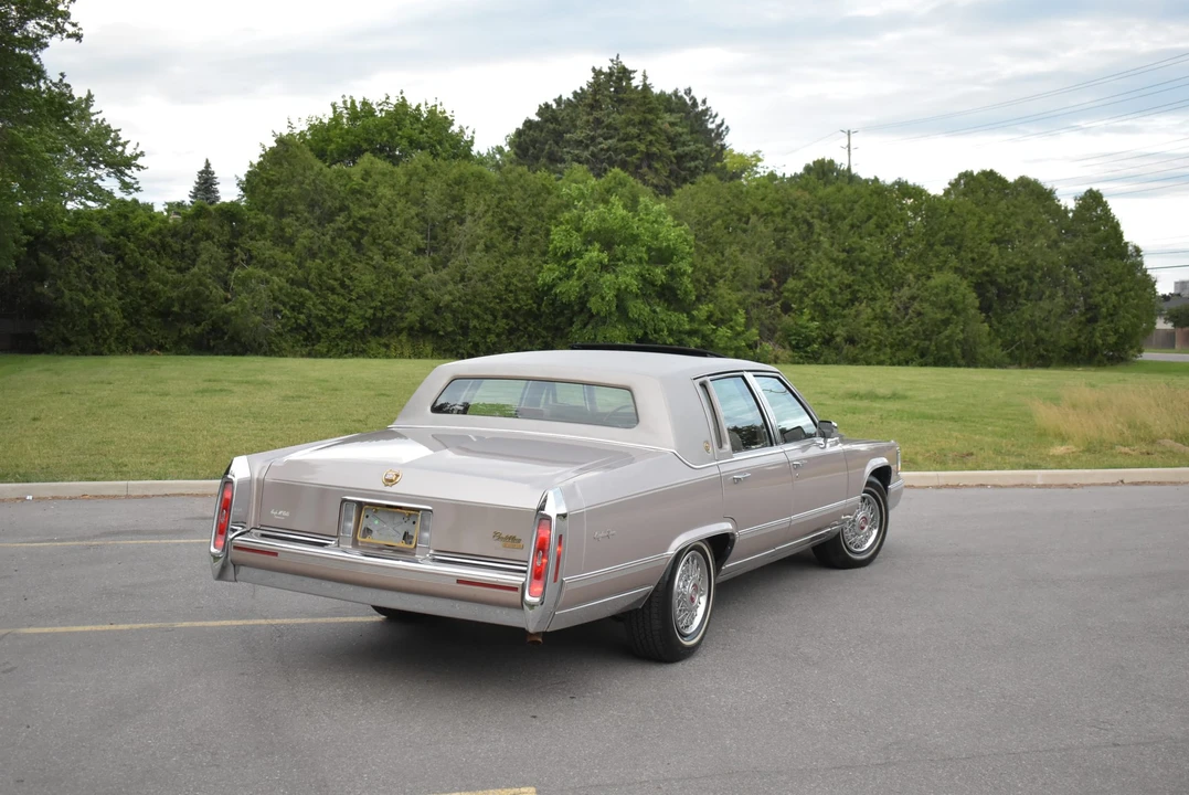 1992 Cadillac Brougham - Image 11 of 31