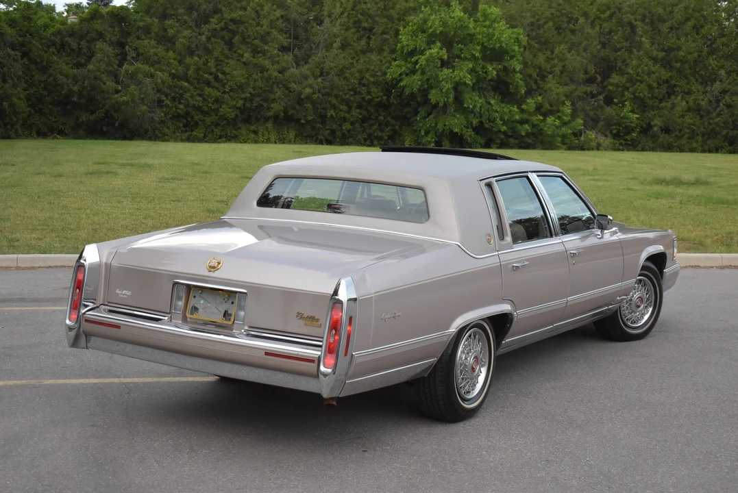 1992 Cadillac Brougham - Image 10 of 31