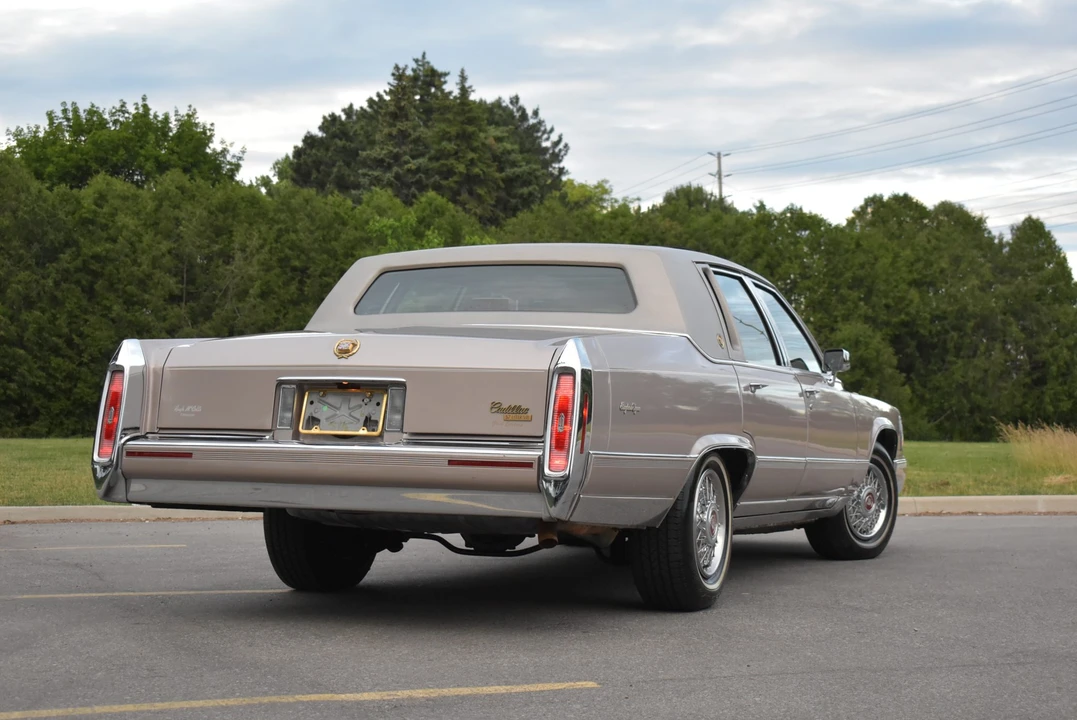 1992 Cadillac Brougham - Image 12 of 31