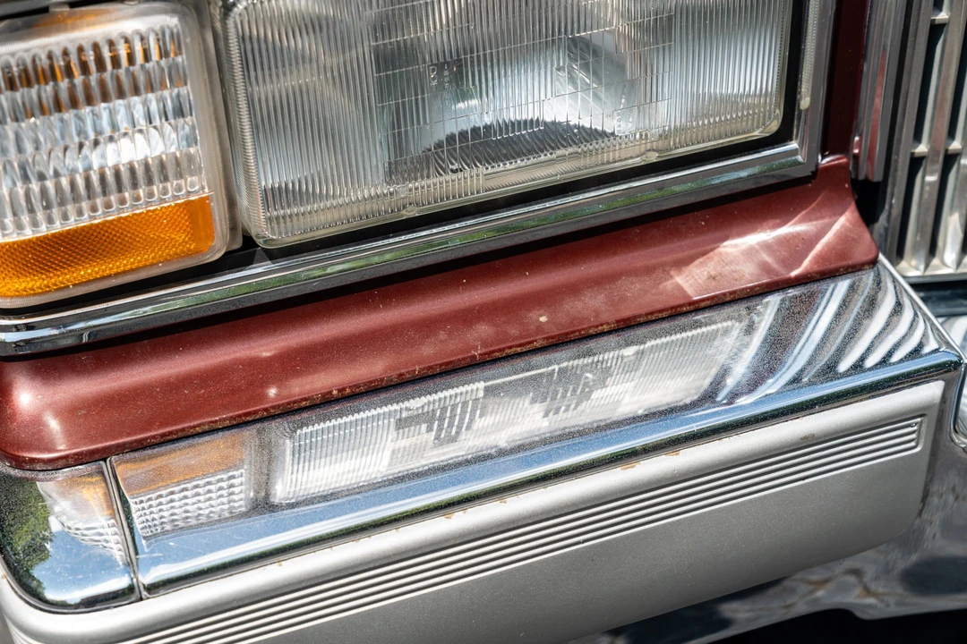 1992 Cadillac Brougham - Image 20 of 31