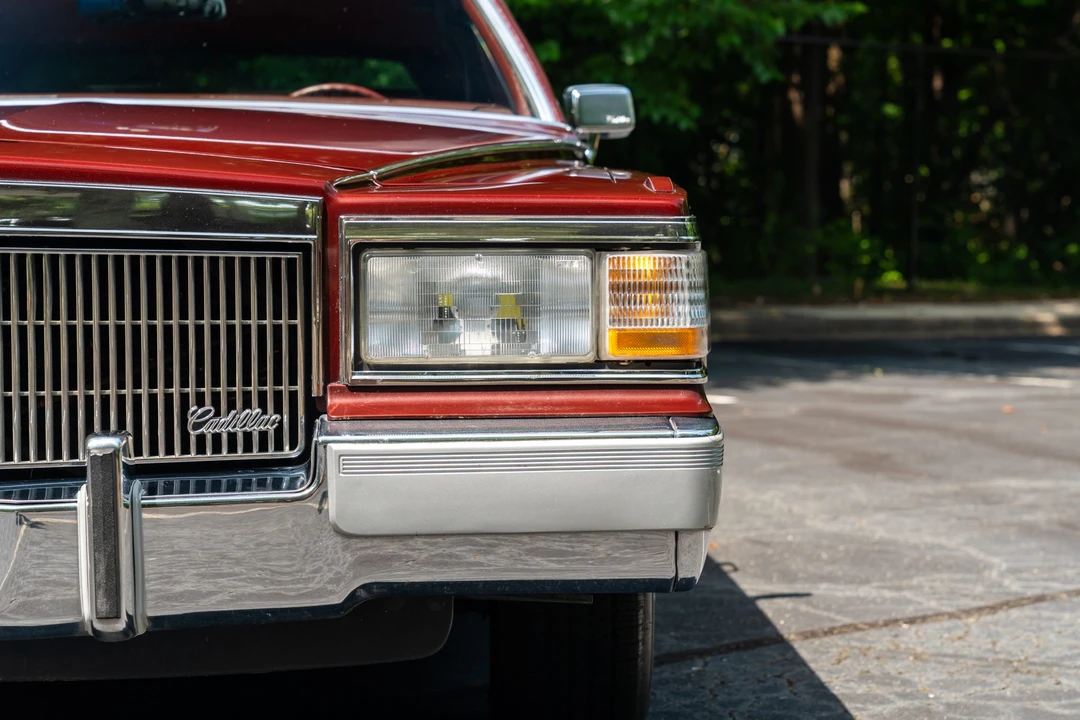 1992 Cadillac Brougham - Image 16 of 31
