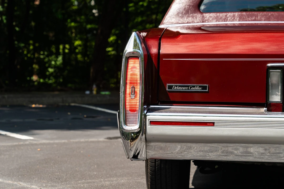 1992 Cadillac Brougham - Image 13 of 31