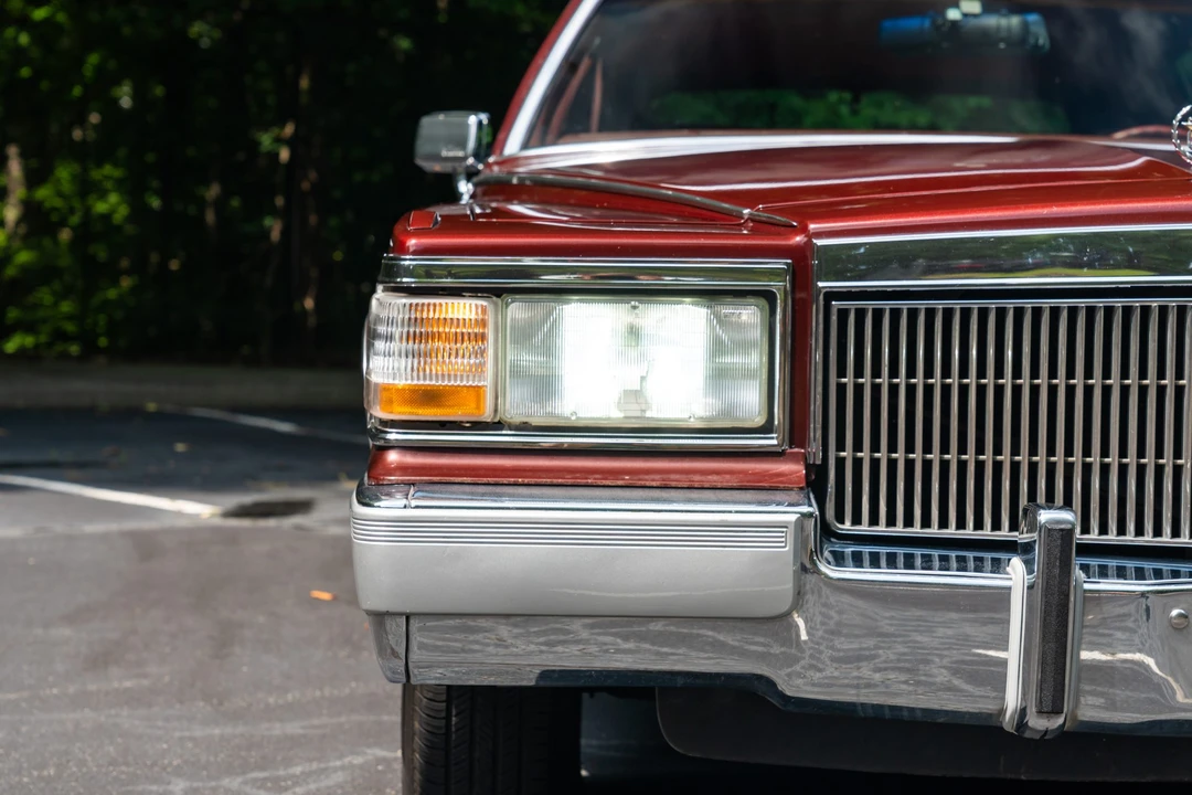 1992 Cadillac Brougham - Image 11 of 31