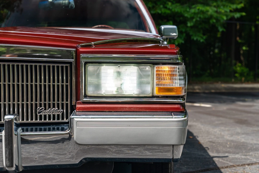 1992 Cadillac Brougham - Image 12 of 31
