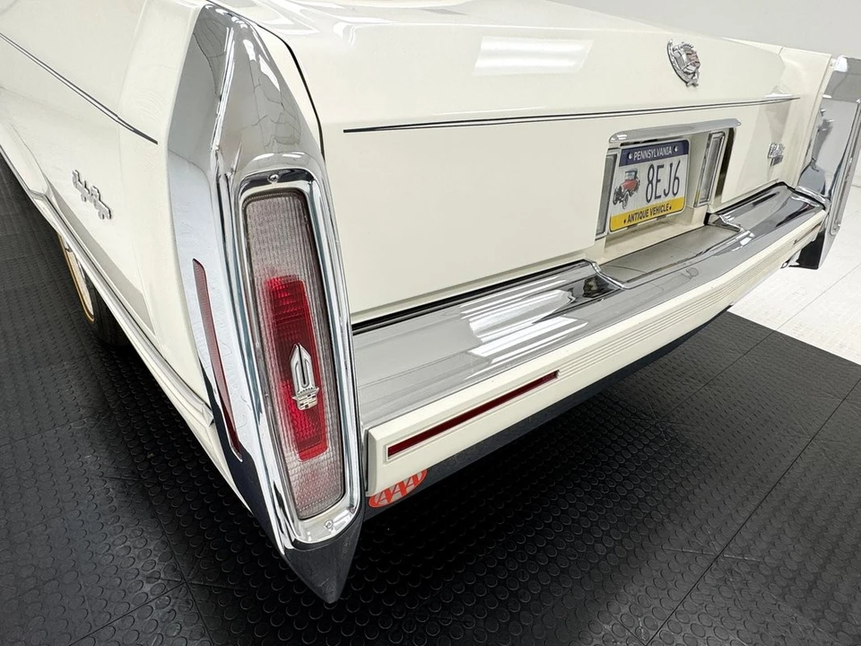 1992 Cadillac Brougham - Image 20 of 31