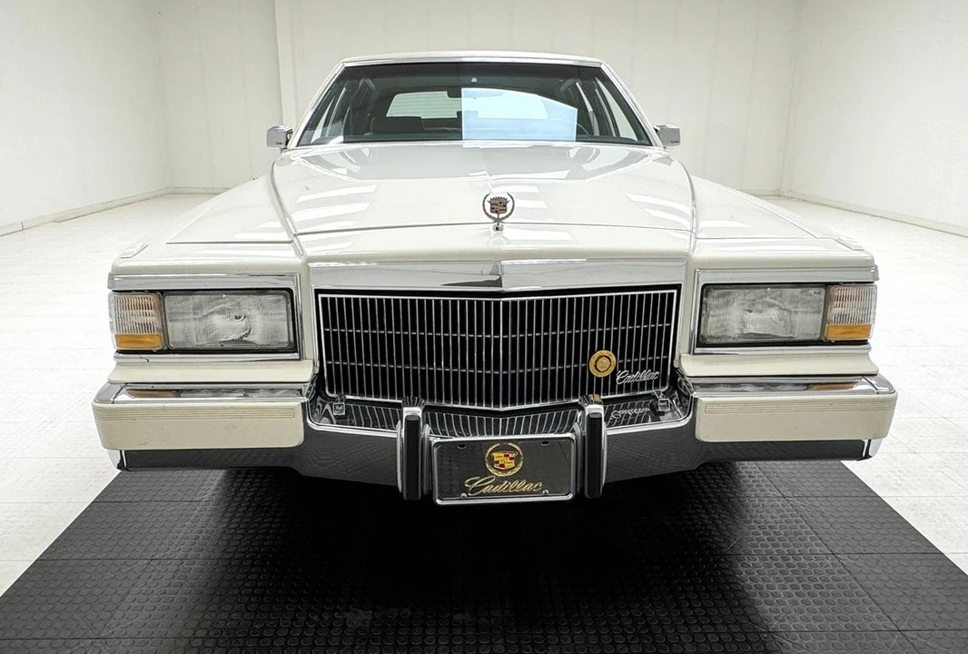 1992 Cadillac Brougham - Image 8 of 31