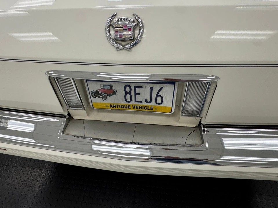 1992 Cadillac Brougham - Image 29 of 31