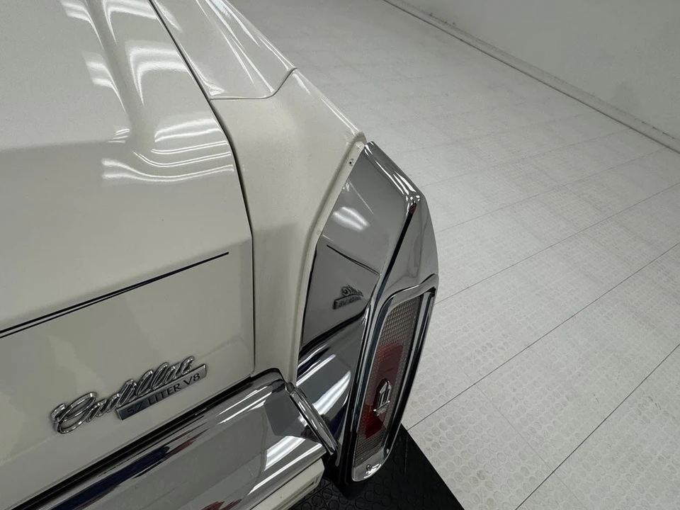 1992 Cadillac Brougham - Image 27 of 31