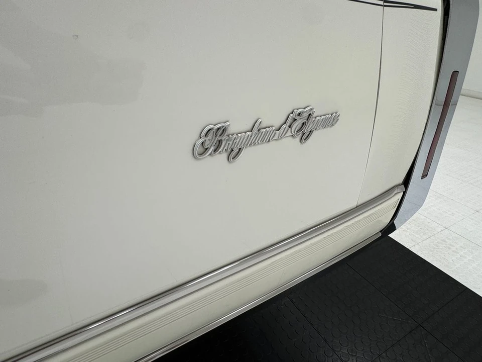 1992 Cadillac Brougham - Image 19 of 31