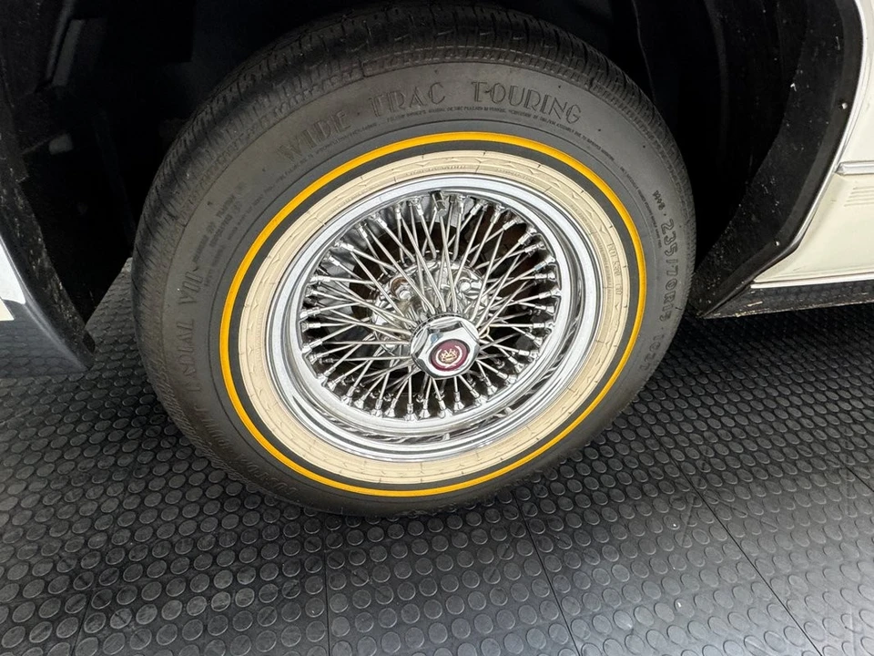 1992 Cadillac Brougham - Image 12 of 31