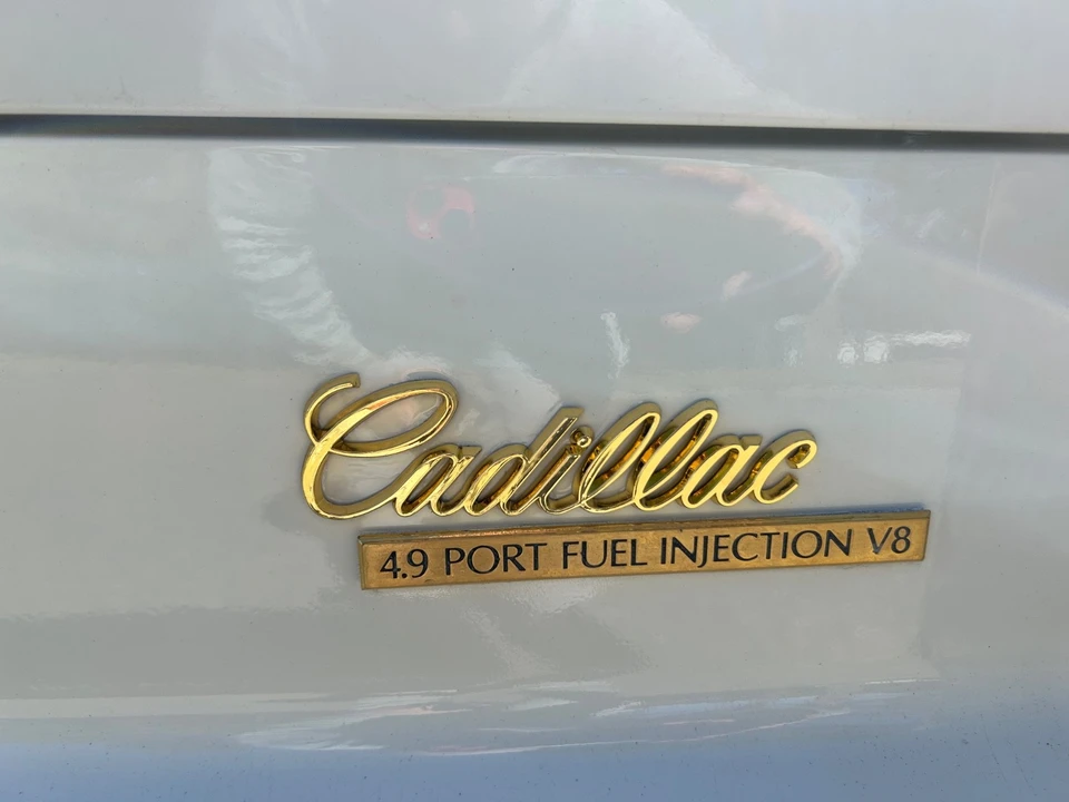 1992 Cadillac DeVille 6th Gen - Image 16 of 21