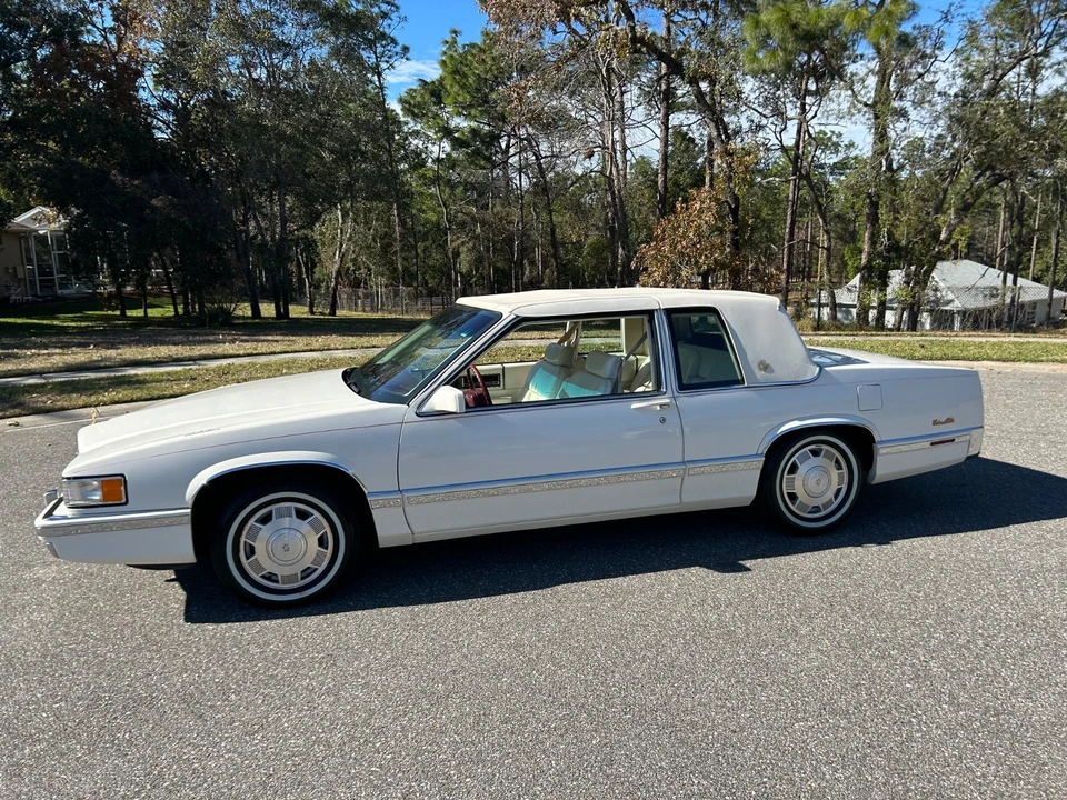 1992 Cadillac DeVille 6th Gen - Image 2 of 21
