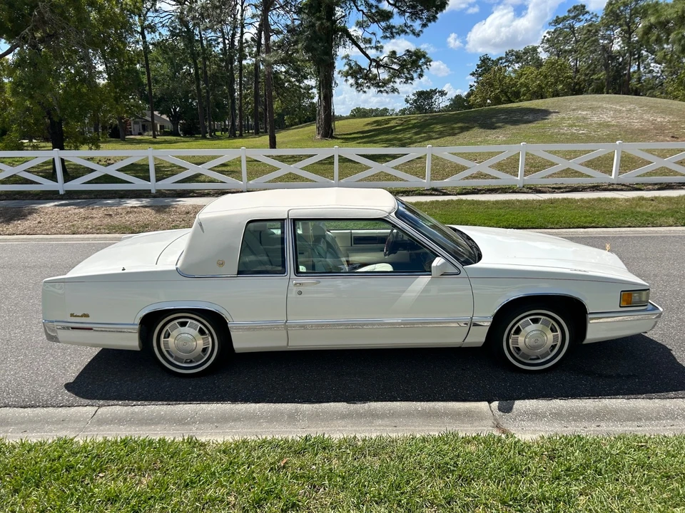 1992 Cadillac DeVille 6th Gen - Image 4 of 21
