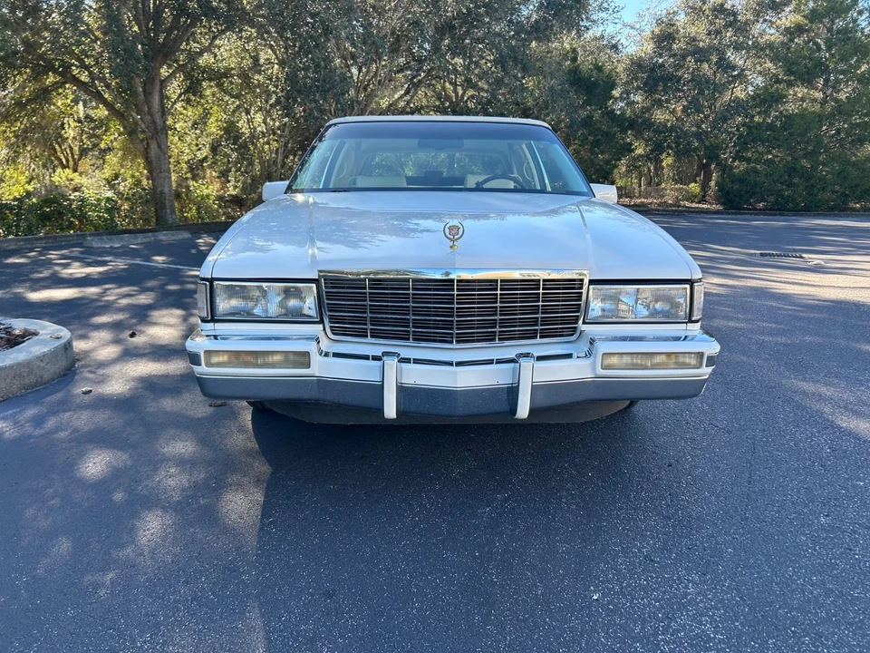 1992 Cadillac DeVille 6th Gen - Image 14 of 21