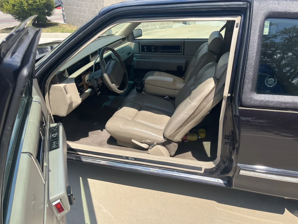1992 Cadillac DeVille 6th Gen - Image 9 of 10