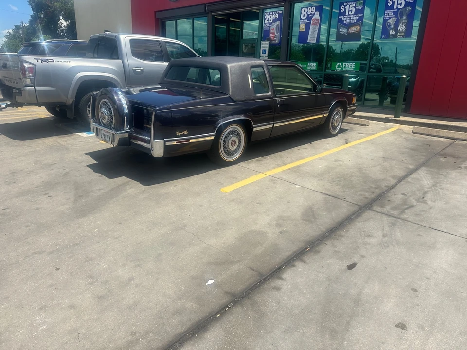 1992 Cadillac DeVille 6th Gen - Image 4 of 10