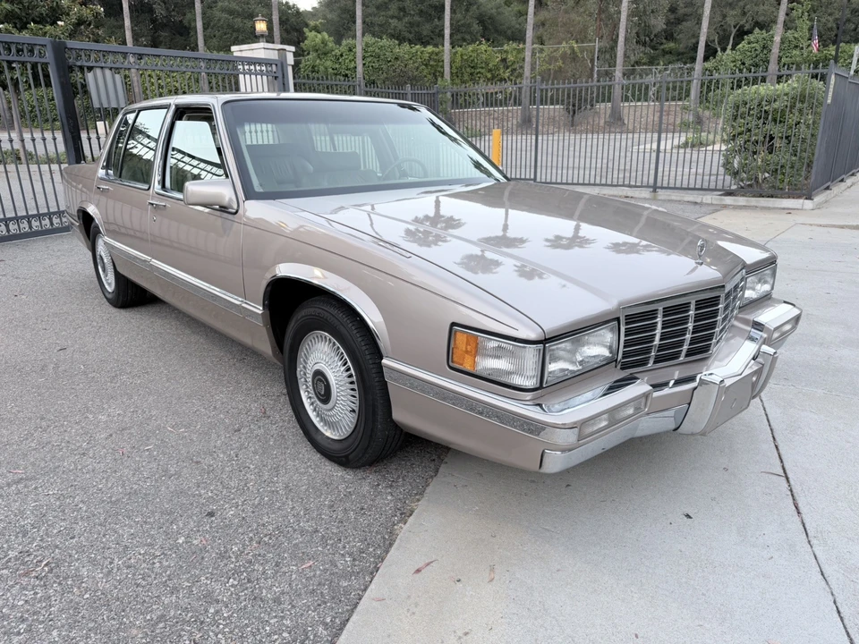 1992 Cadillac DeVille 6th Gen - Image 2 of 31