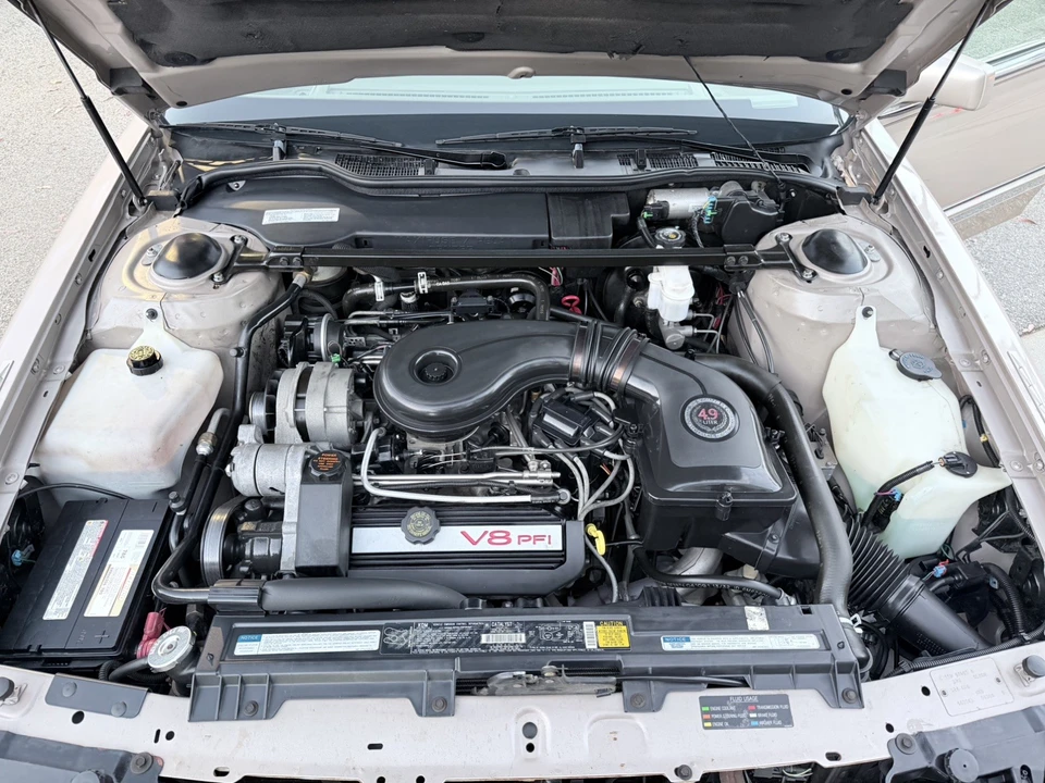 1992 Cadillac DeVille 6th Gen - Image 17 of 31