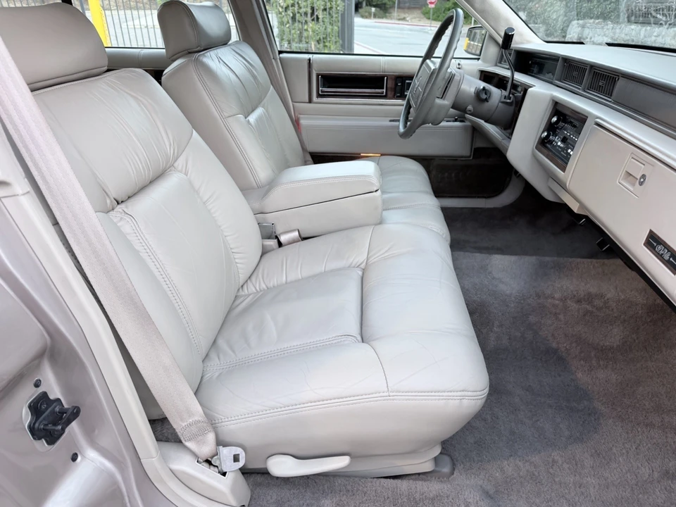 1992 Cadillac DeVille 6th Gen - Image 8 of 31
