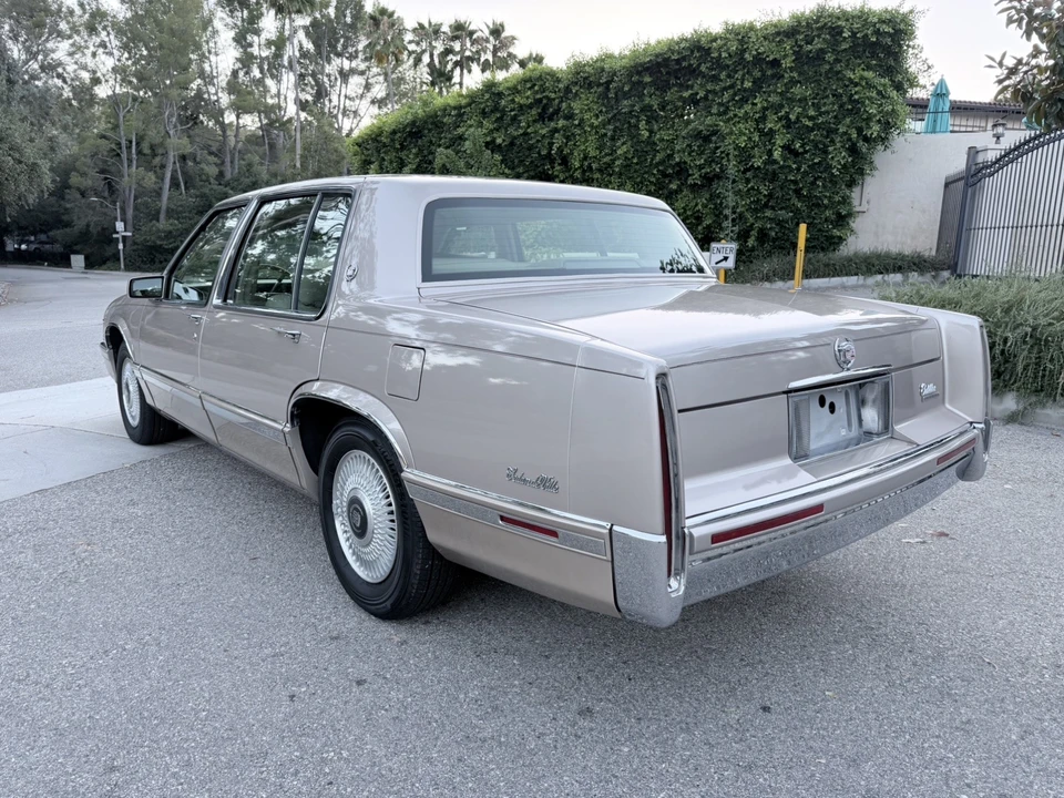 1992 Cadillac DeVille 6th Gen - Image 22 of 31
