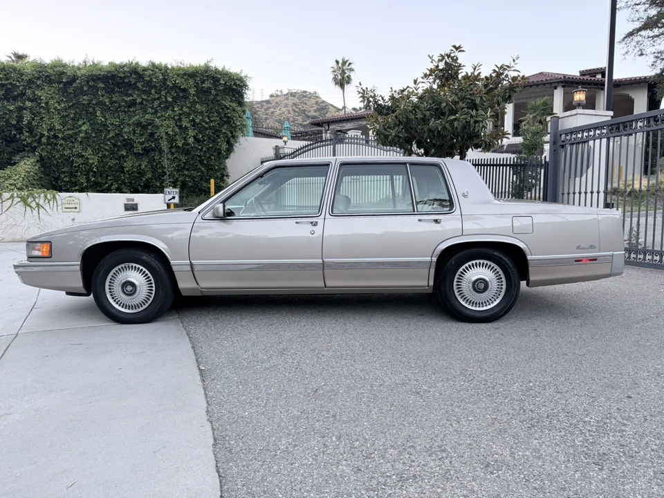 1992 Cadillac DeVille 6th Gen - Image 29 of 31