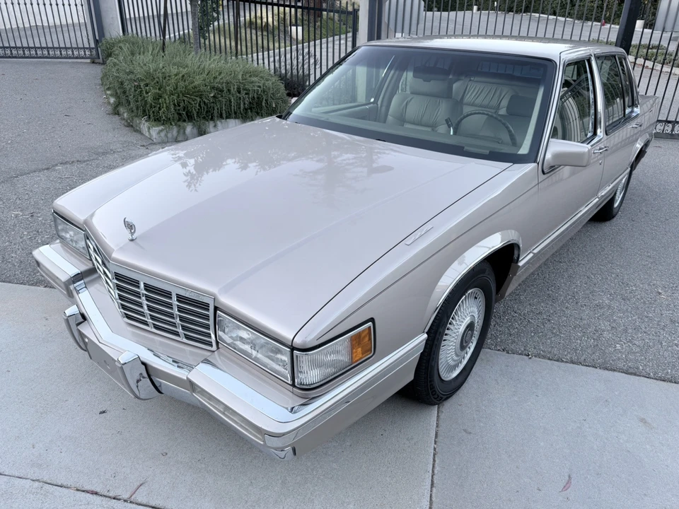 1992 Cadillac DeVille 6th Gen - Image 5 of 31