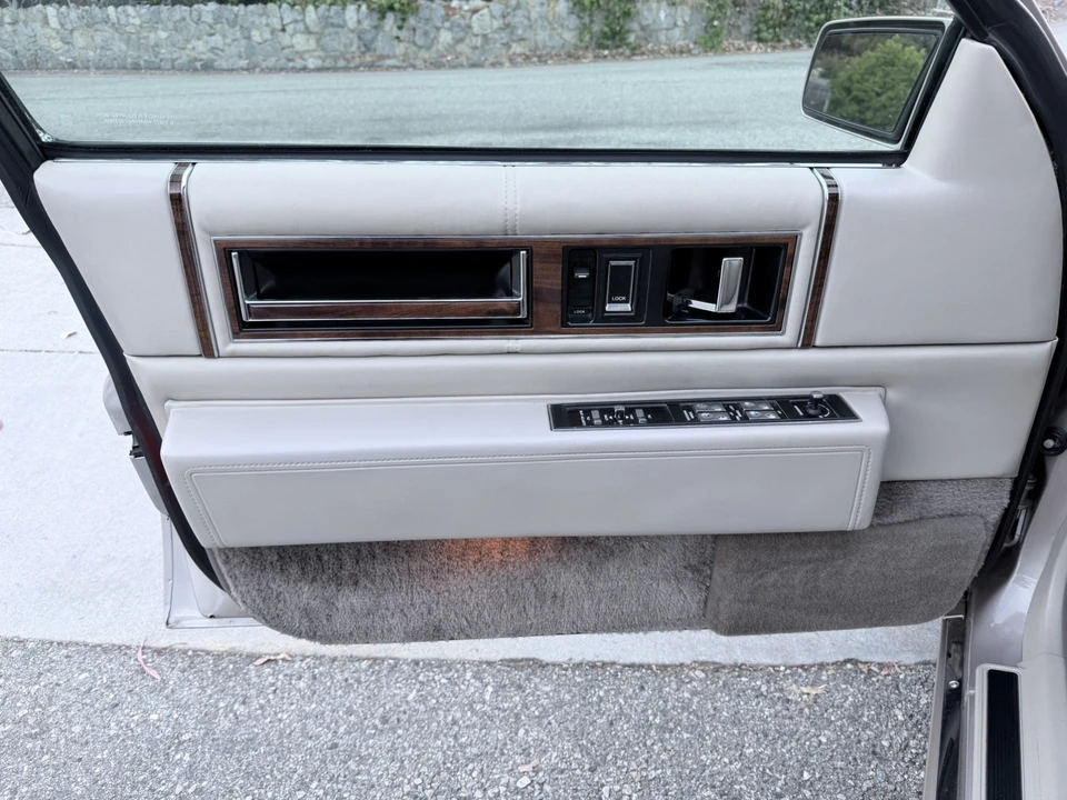 1992 Cadillac DeVille 6th Gen - Image 30 of 31
