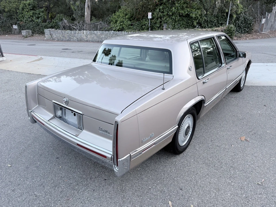 1992 Cadillac DeVille 6th Gen - Image 21 of 31