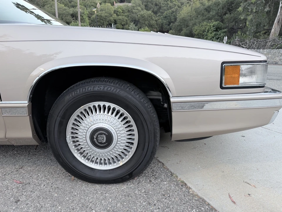 1992 Cadillac DeVille 6th Gen - Image 10 of 31