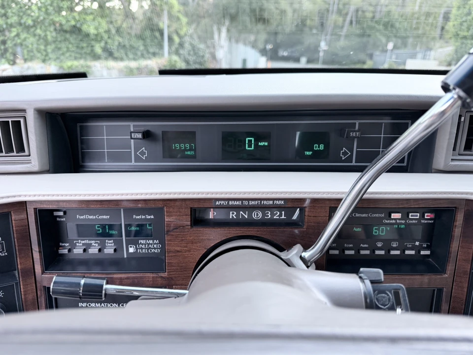 1992 Cadillac DeVille 6th Gen - Image 24 of 31