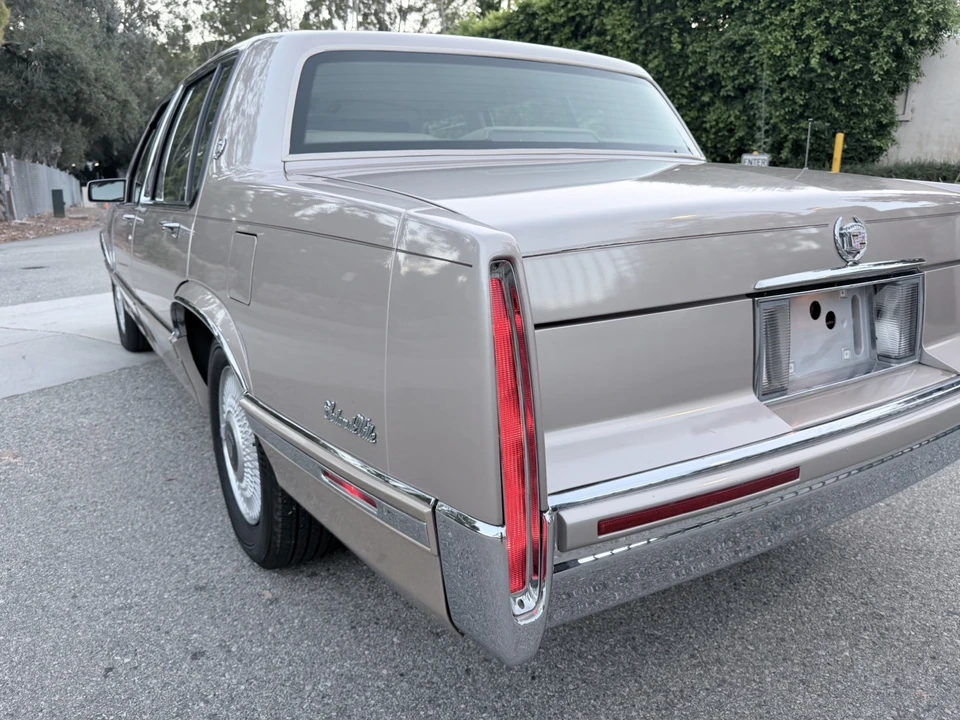 1992 Cadillac DeVille 6th Gen - Image 7 of 31