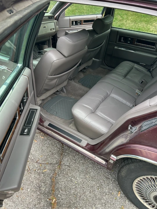 1992 Cadillac DeVille 6th Gen - Image 16 of 18