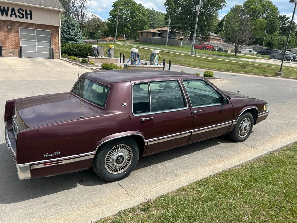 1992 Cadillac DeVille 6th Gen - Image 9 of 18