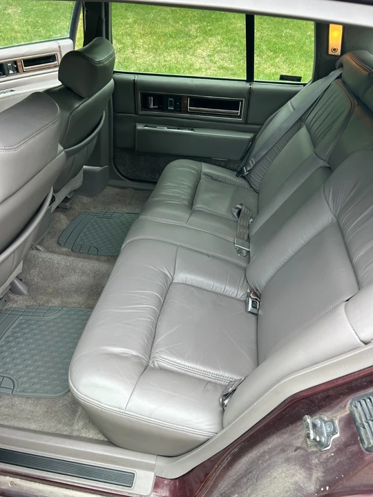 1992 Cadillac DeVille 6th Gen - Image 17 of 18