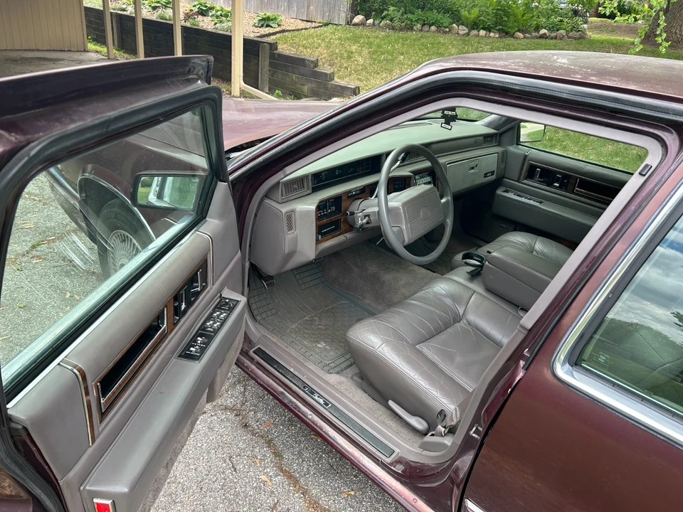 1992 Cadillac DeVille 6th Gen - Image 13 of 18