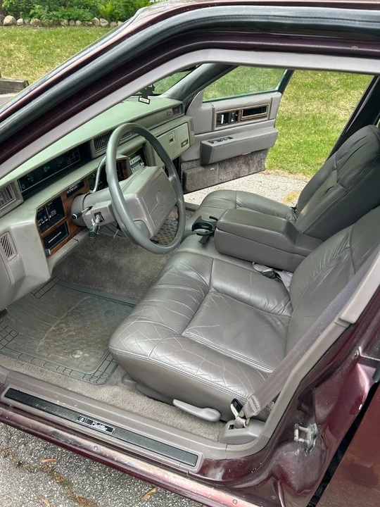 1992 Cadillac DeVille 6th Gen - Image 14 of 18